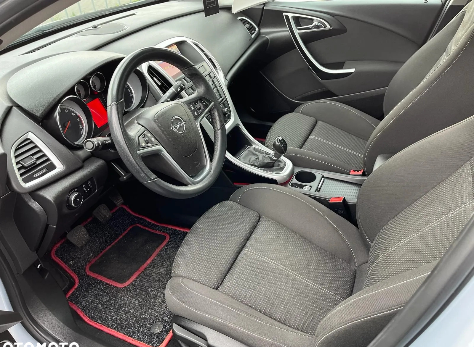 Opel Astra cena 37900 przebieg: 210000, rok produkcji 2013 z Dobre Miasto małe 154